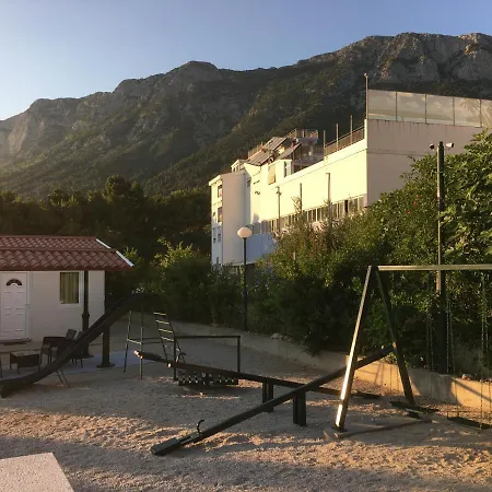 Hotel Lukas 3*